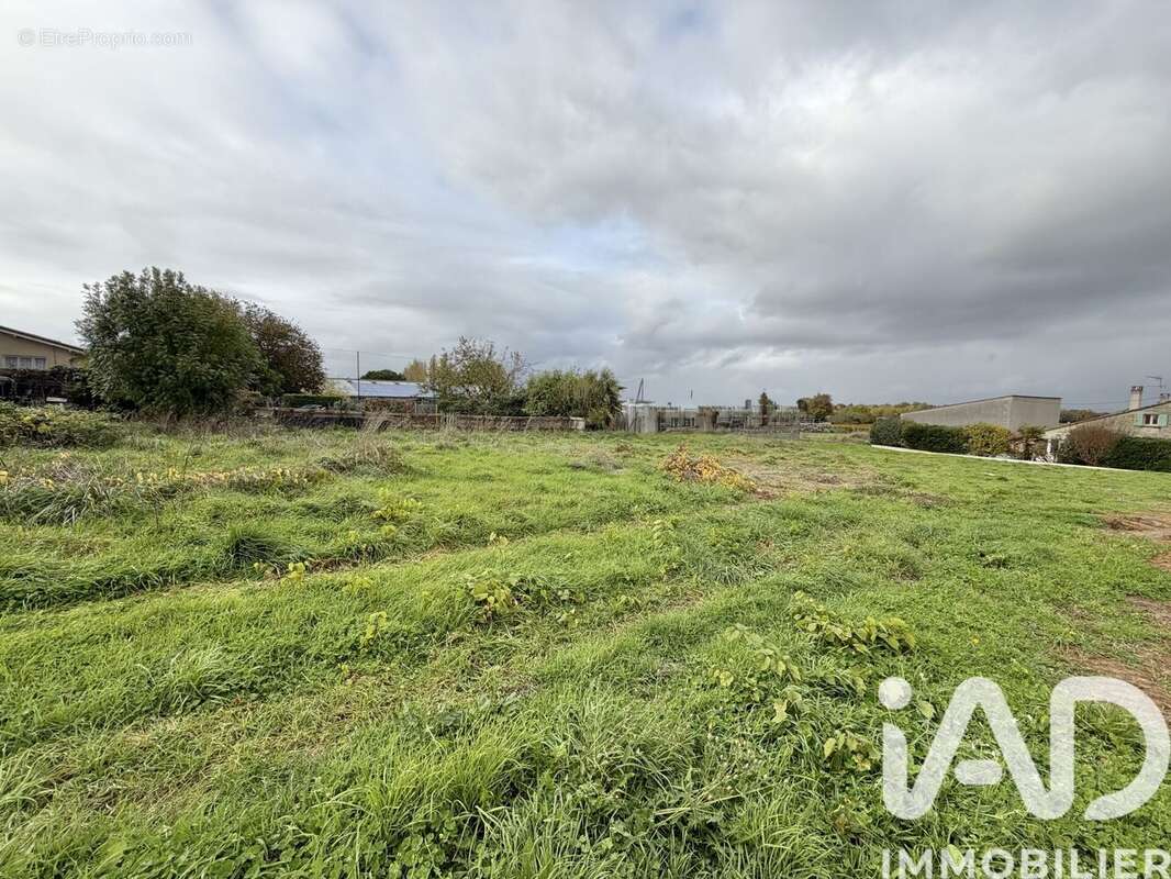 Terrain 525 m² à Saint-Germain-Du-Puch  - photo 2
