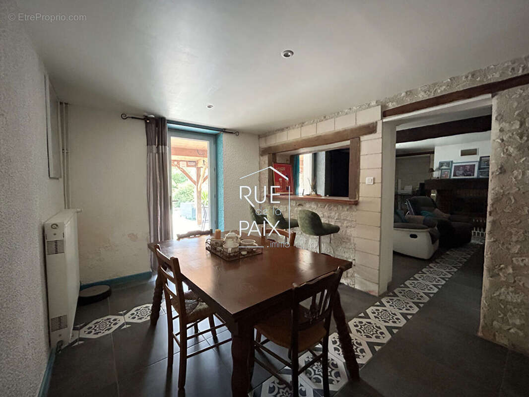 Maison à LA ROCHE-RIGAULT