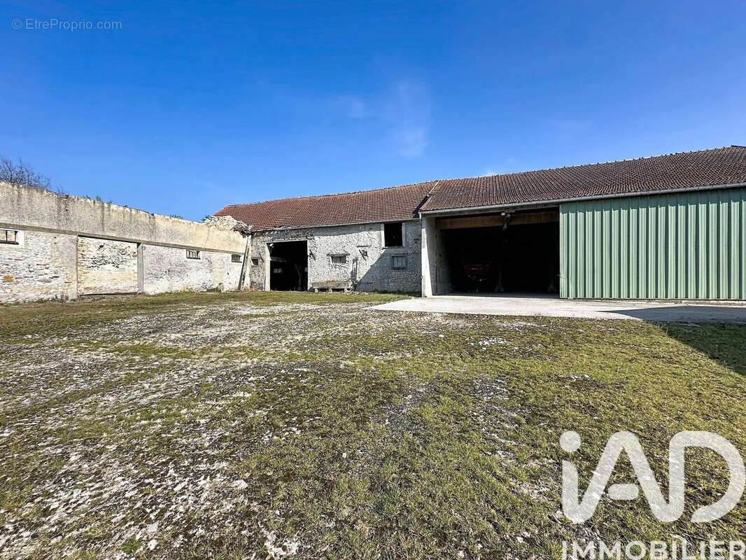 Maison 500 m² à La Chapelle-Rablais  - photo 8