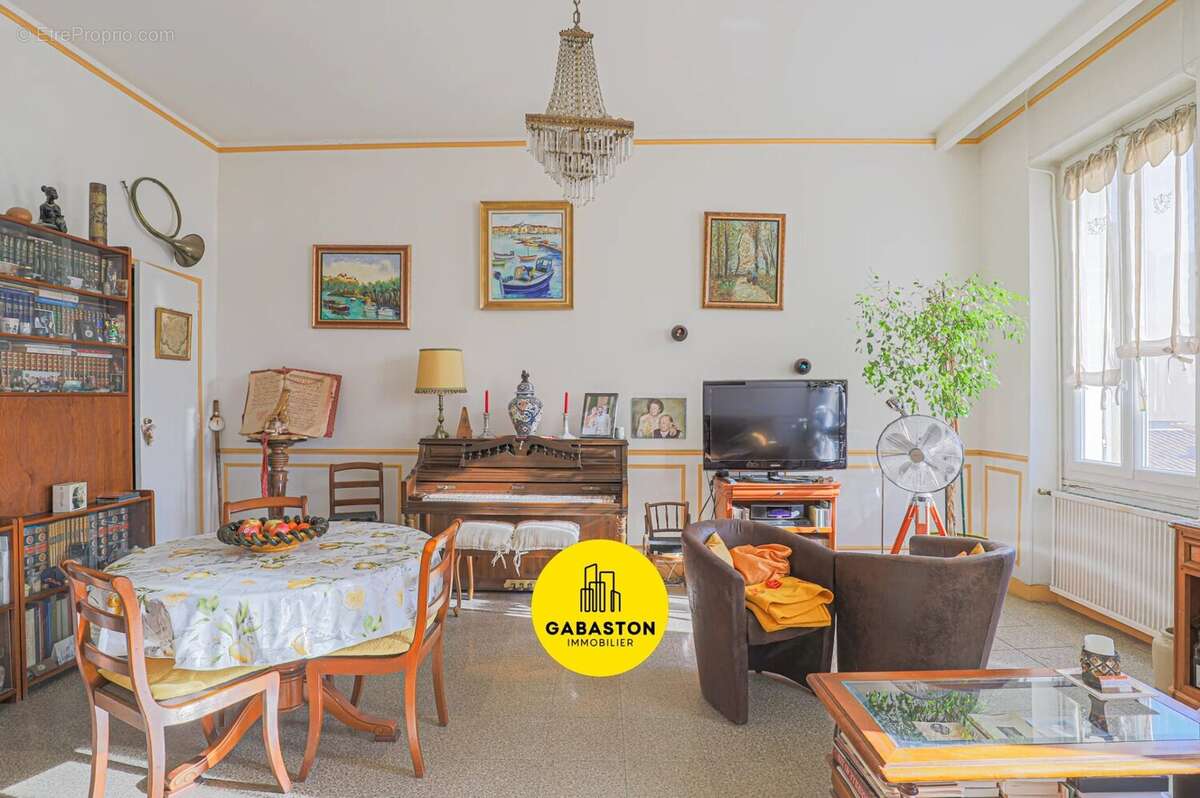 Appartement à MARSEILLE-6E