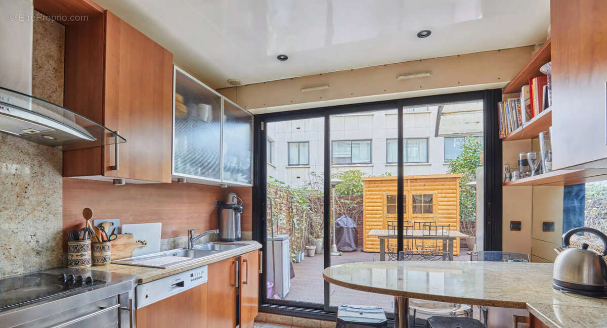 Appartement à NEUILLY-SUR-SEINE