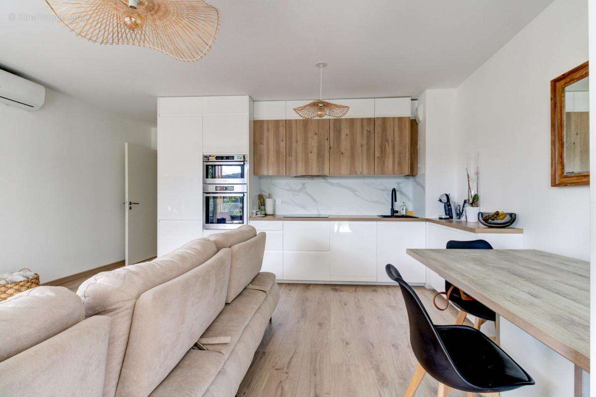 Appartement à GILETTE