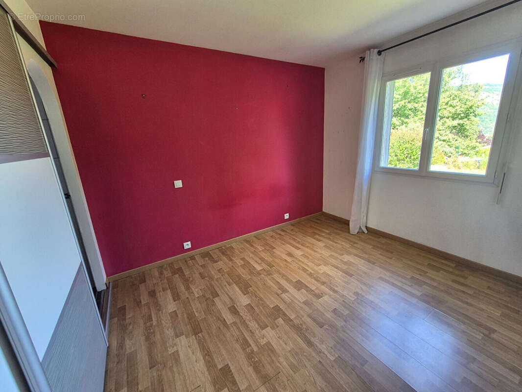 Foix.Maison T 5 de 145 m2 plain pied avec terrain de 801 m² - photo 12