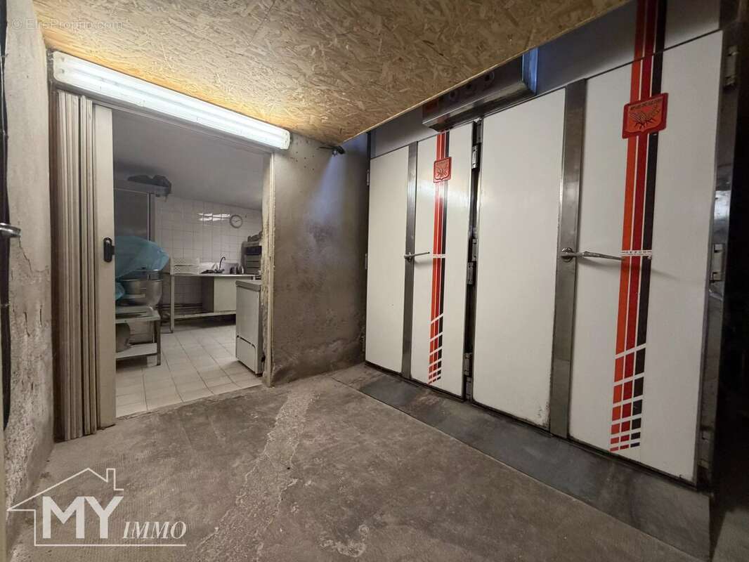 ST PEY DE CASTETS : Local avec garage, logement et jardin - photo 3