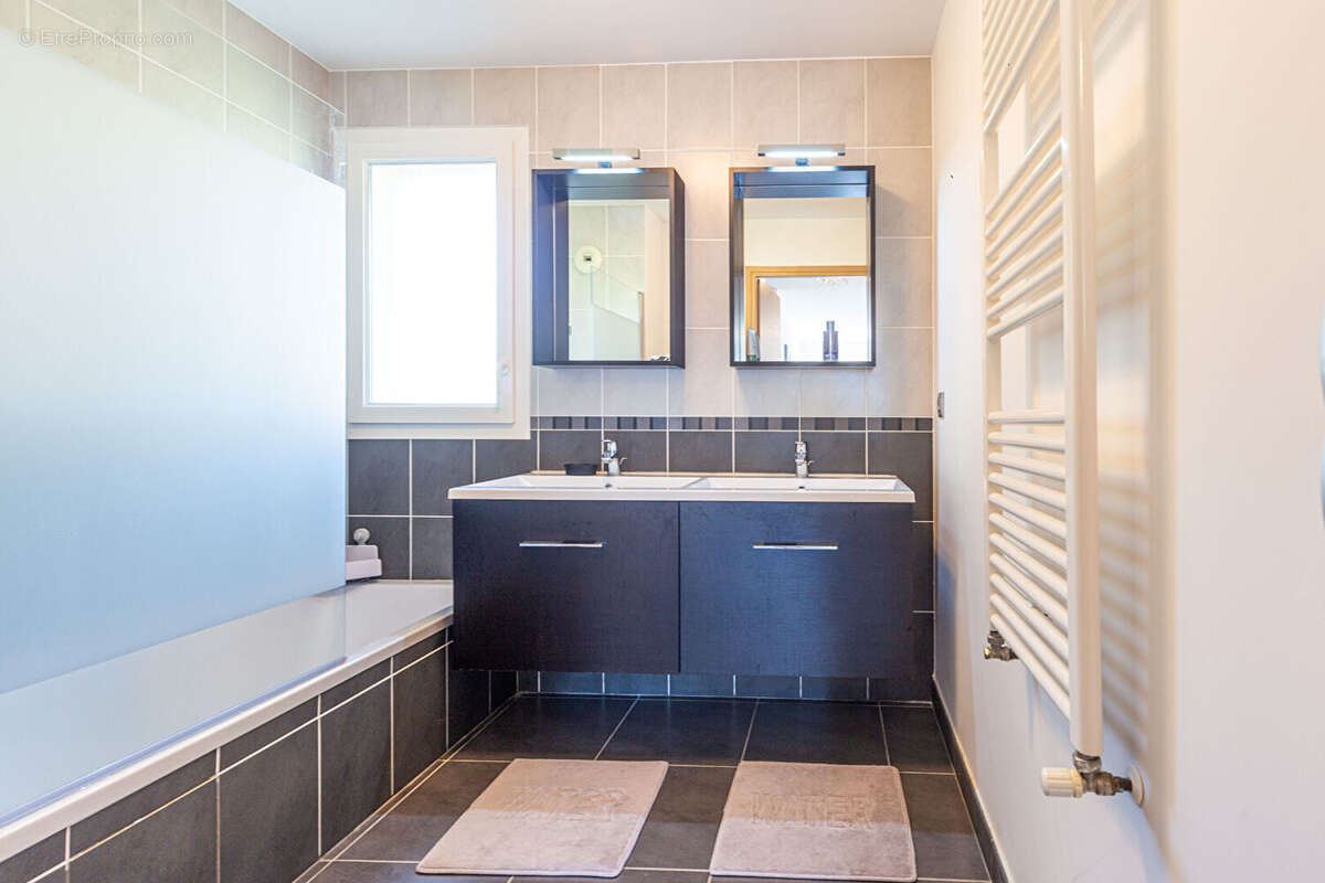 Appartement à POISY