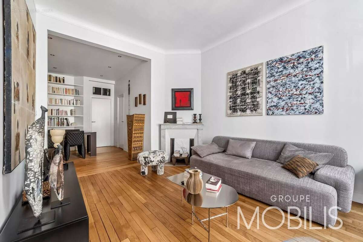 Appartement à PARIS-16E