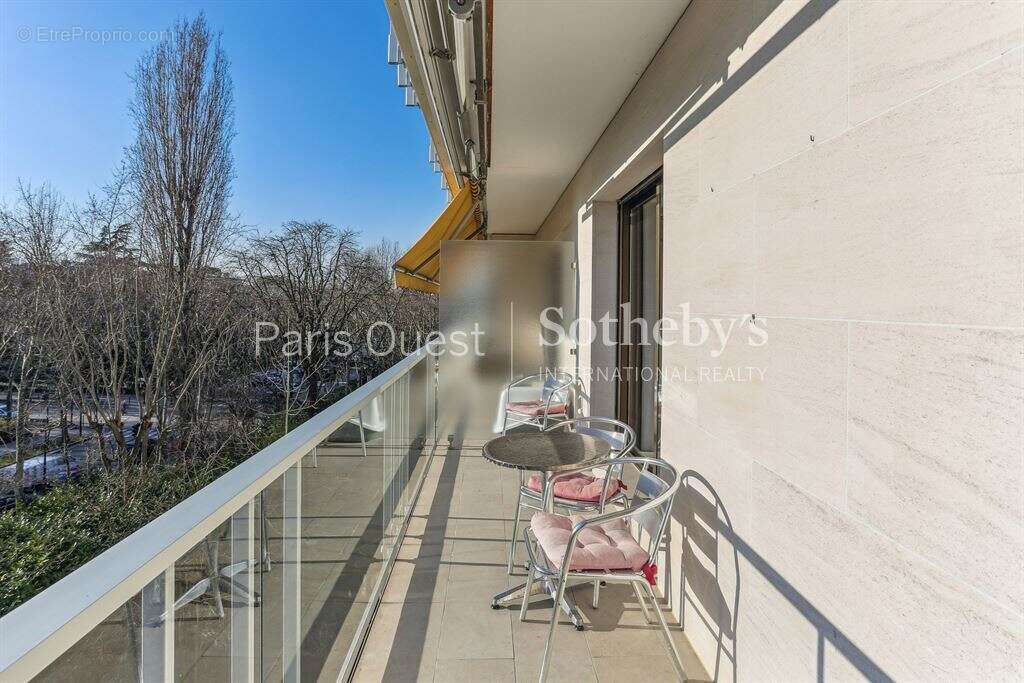 Appartement à NEUILLY-SUR-SEINE