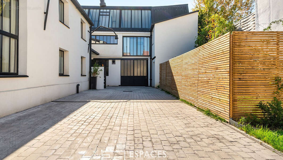 Autre à SAINT-MAUR-DES-FOSSES