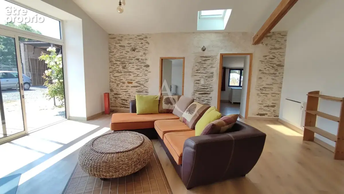 Grange rénovée avec terrain agricole à La Chapelle Hermier - photo 3
