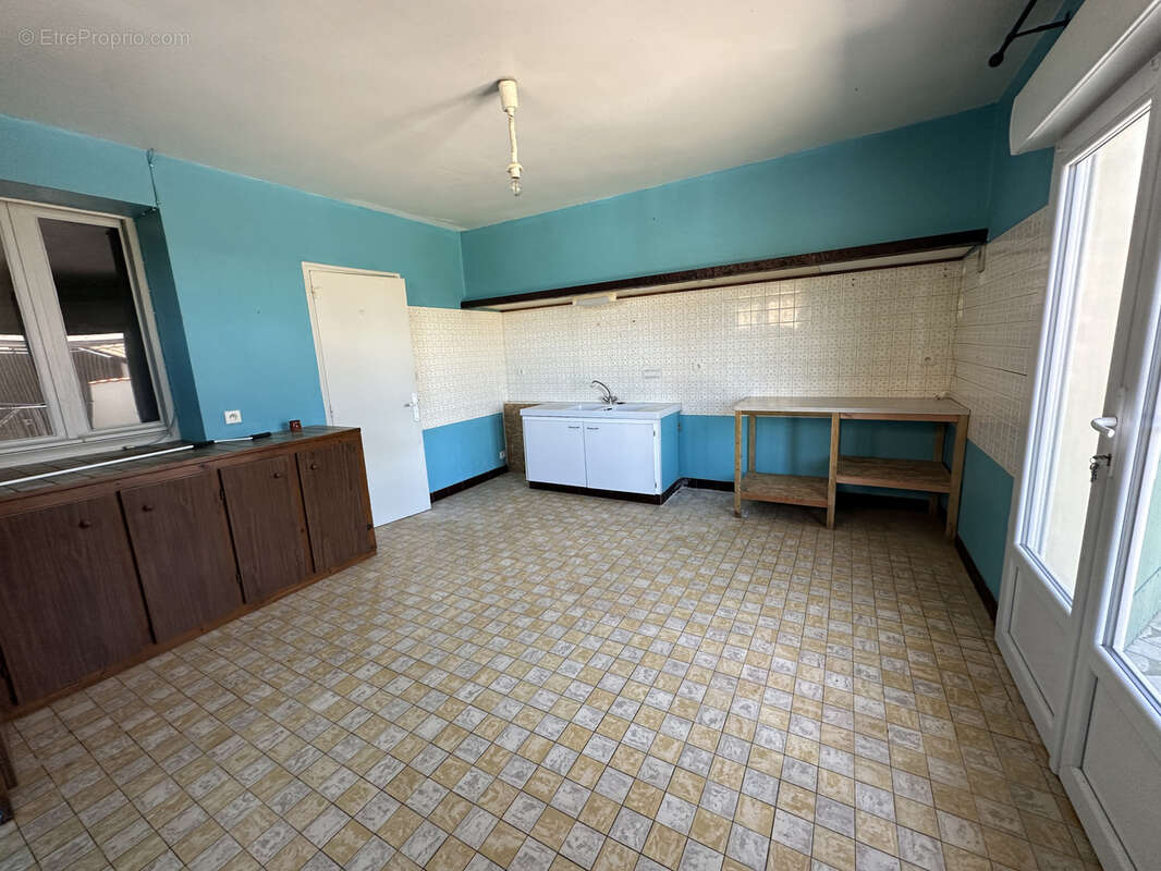 Maison à LA ROCHE-CHALAIS