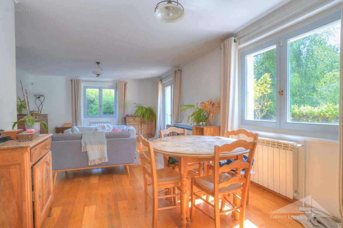 Maison à VALLEIRY