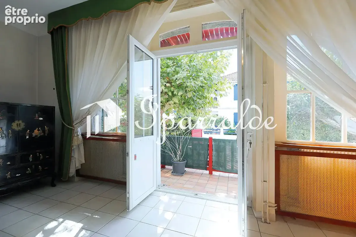 Exclusivité   hendaye centre-ville  117 m2  5 pièces  parking & très grande cave - photo 11