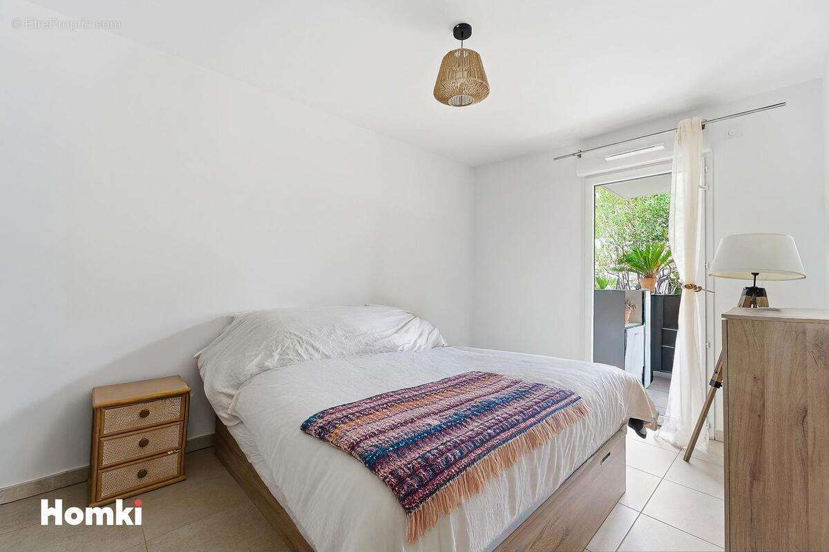 Appartement à SAINT-LAURENT-DU-VAR