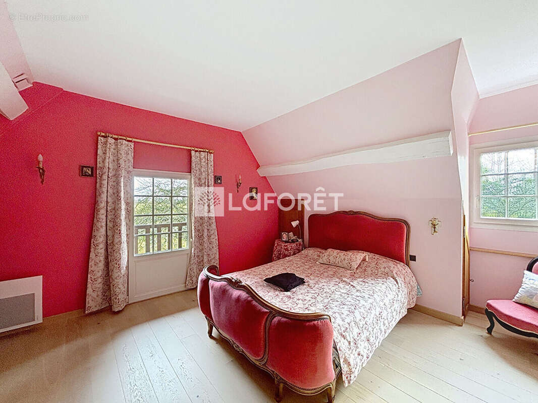 Maison à FAUGUERNON