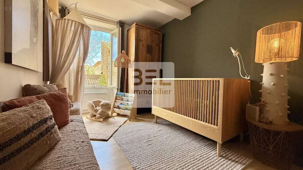 Maison à LAUDUN-L'ARDOISE