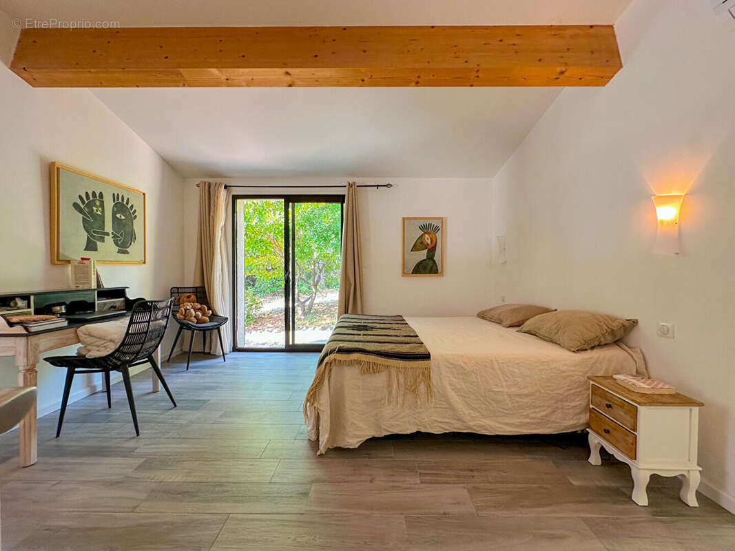 Villa de plain pied avec acces foret piscine chauffee garage appartement independant dans un domaine prive a puget sur argens - photo 11