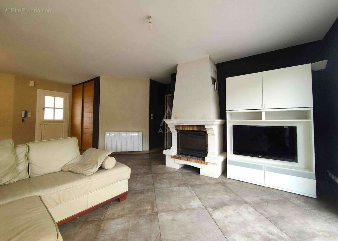 Maison à LA CHAPELLE-SAINT-LAUD