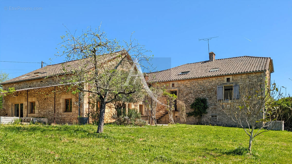 Maison à CUZORN