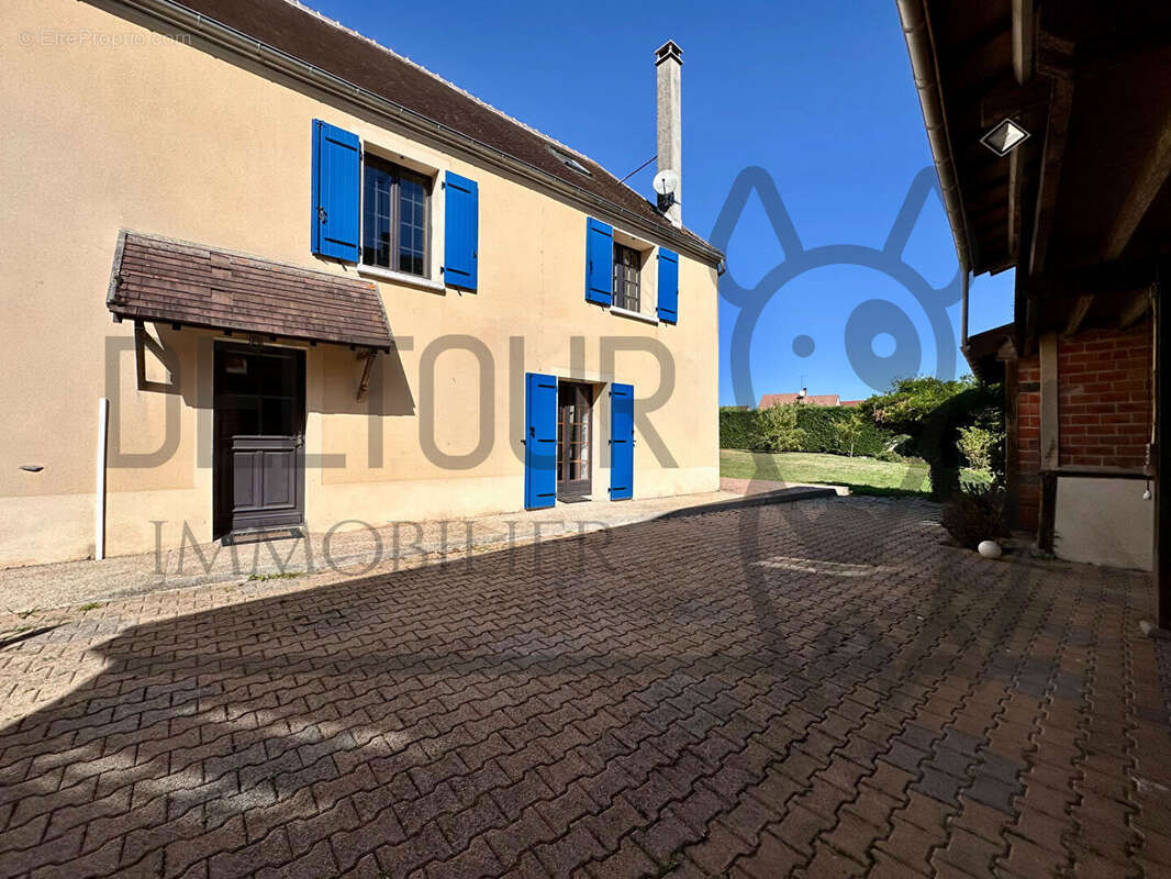 Maison à VILLENEUVE-LE-COMTE