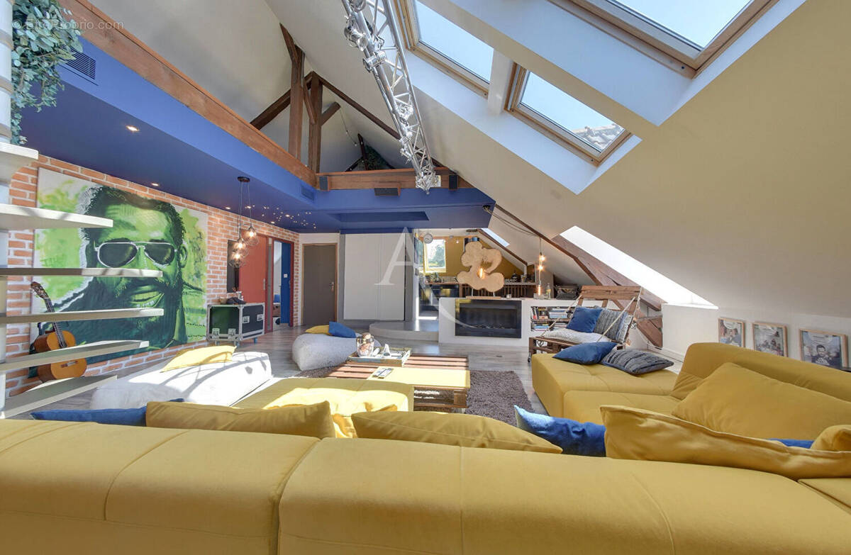 Appartement à CHEVRY-COSSIGNY