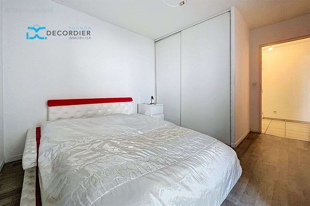 T3 lumineux de 61,35m² – proche centre-ville & gare – cave - 2 parkings couverts ! - photo 12