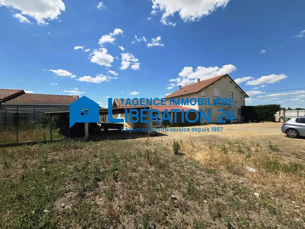 maison de 157 m² avec dépendances - photo 2