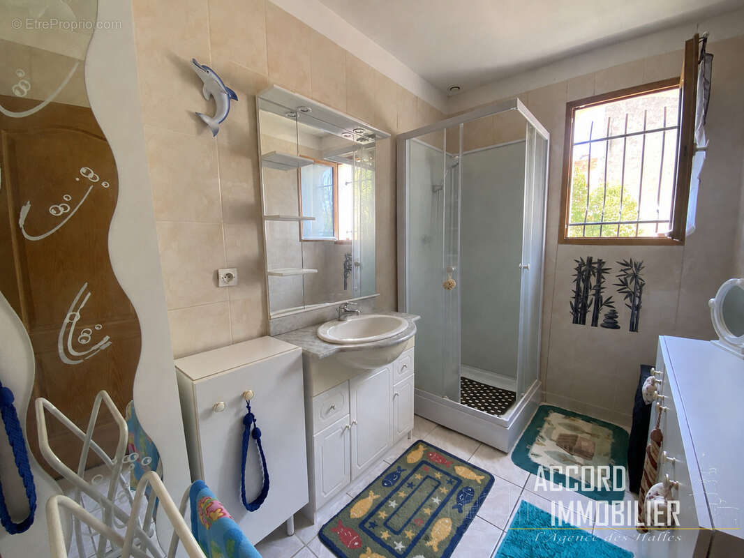 Maison T4 de plain-pied avec garage sur 700 m2 de terrain - photo 8