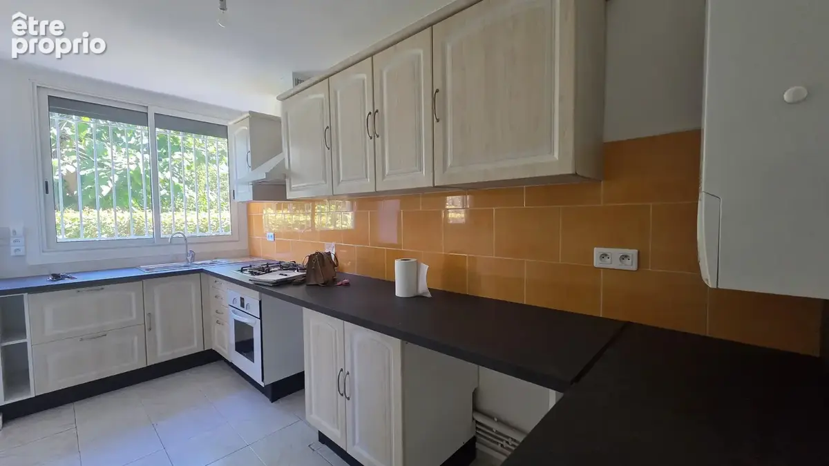 A vendre - beziers - quartier injalbert - appartement rdc t4 de 85 m2 avec loggia et cave - photo 2