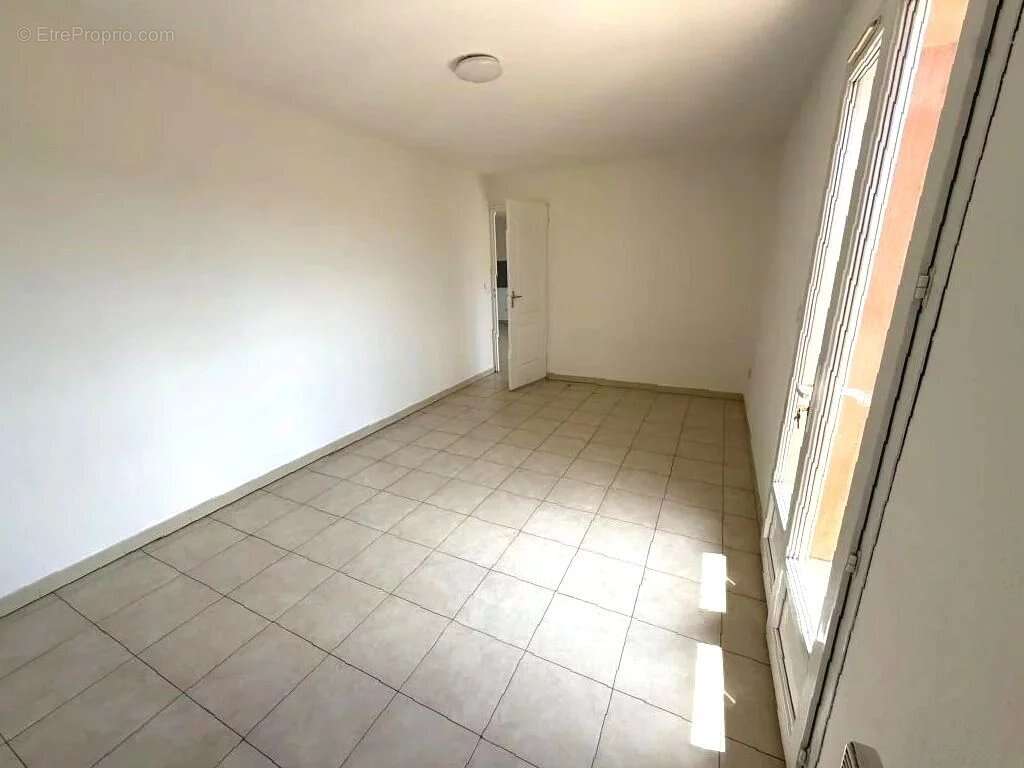 Appartement de type 3 avec terrasse et deux places de stationnement - photo 5