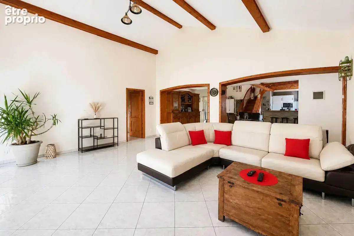 Maison de 7 pièces de 180 m² à Jassans-Riottier - photo 11