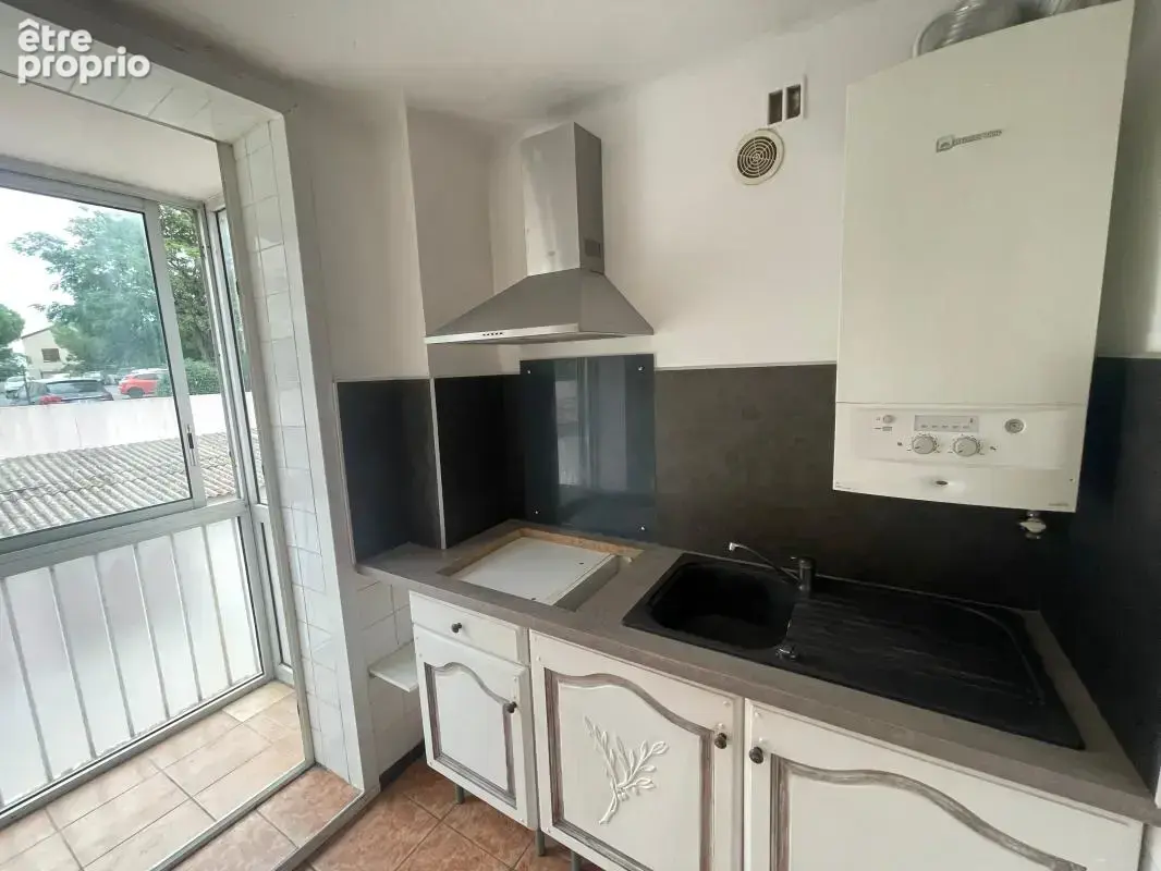 Quartier sud appartement 2 pieces une chambre balcon cave vue degagee parking collectif - photo 2