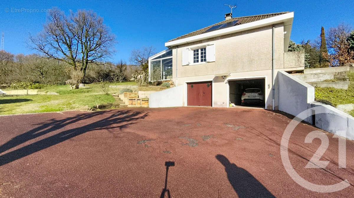 Maison à SAINT-CYR-SUR-LE-RHONE