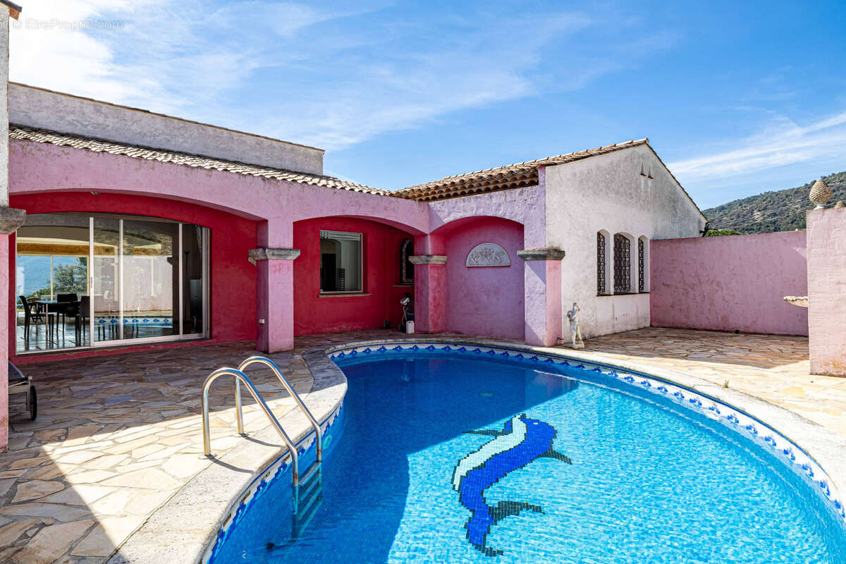 Maison à PLAN-DE-LA-TOUR