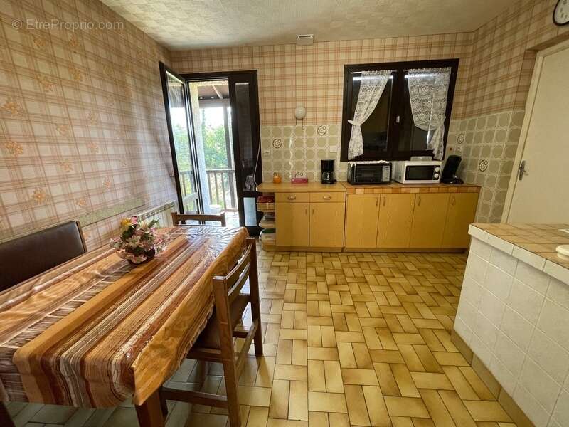 Maison à DECAZEVILLE