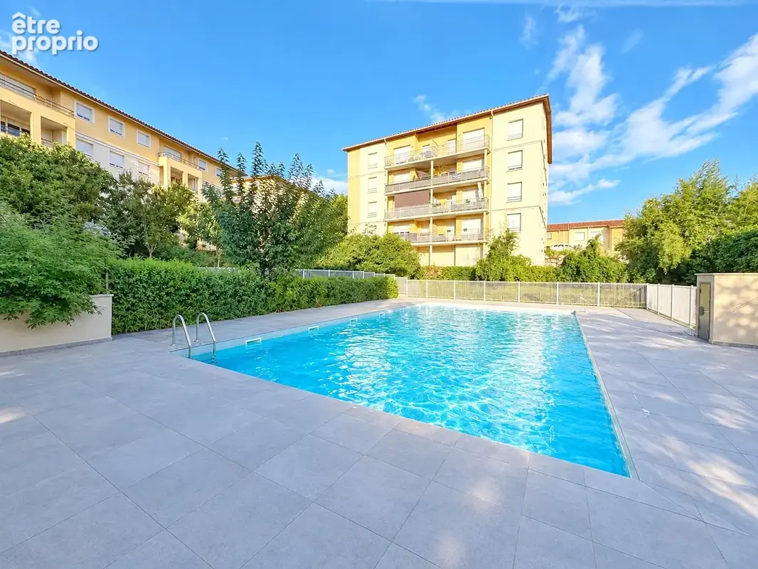 T2 avec balcon, piscine collective et deux places de stationnement   Résidence Les Hauts de Grigny - photo 2