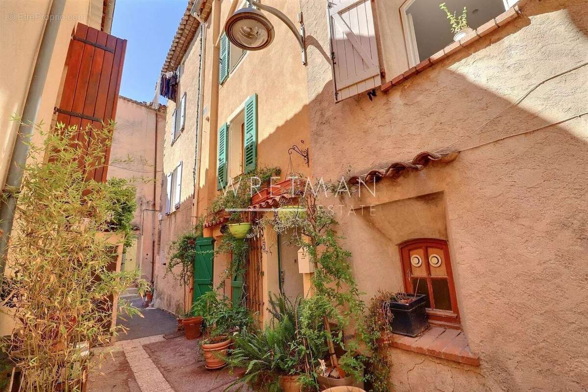 Maison à ROQUEBRUNE-SUR-ARGENS