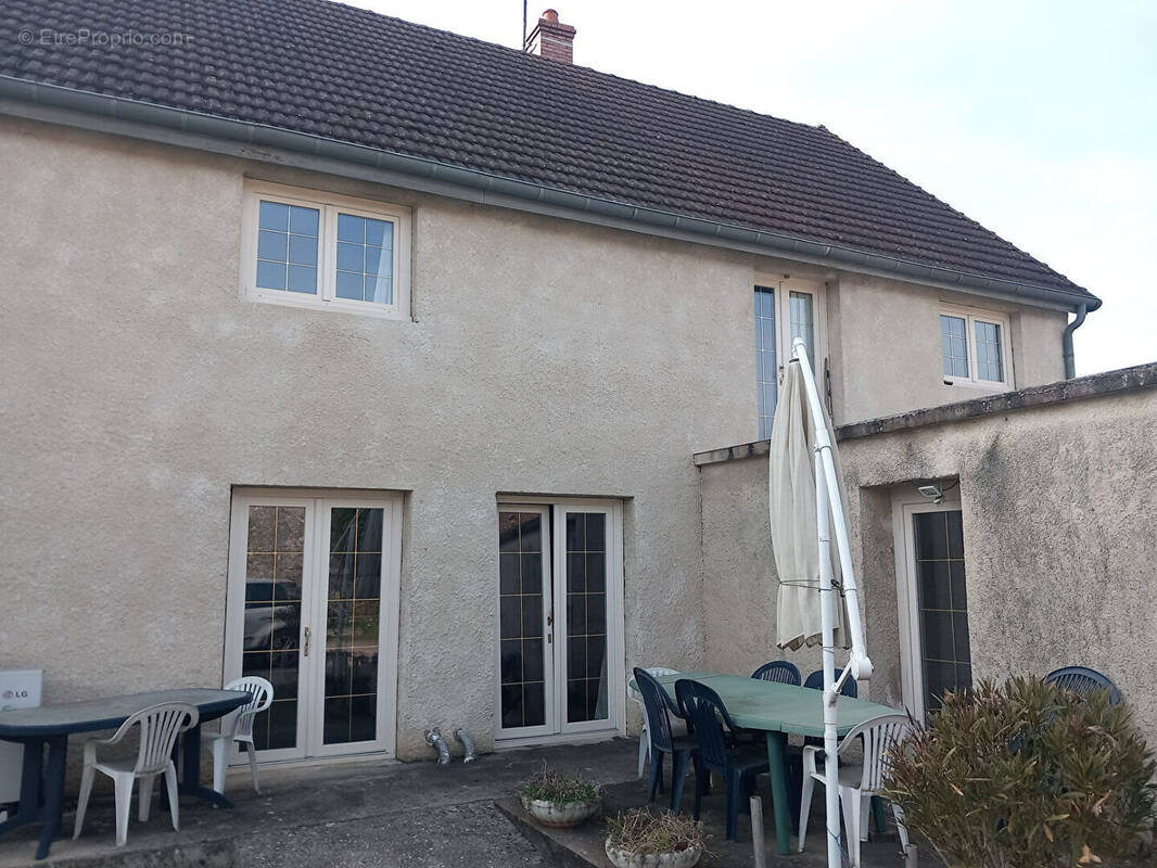 Maison à PERRIGNY-SUR-L'OGNON