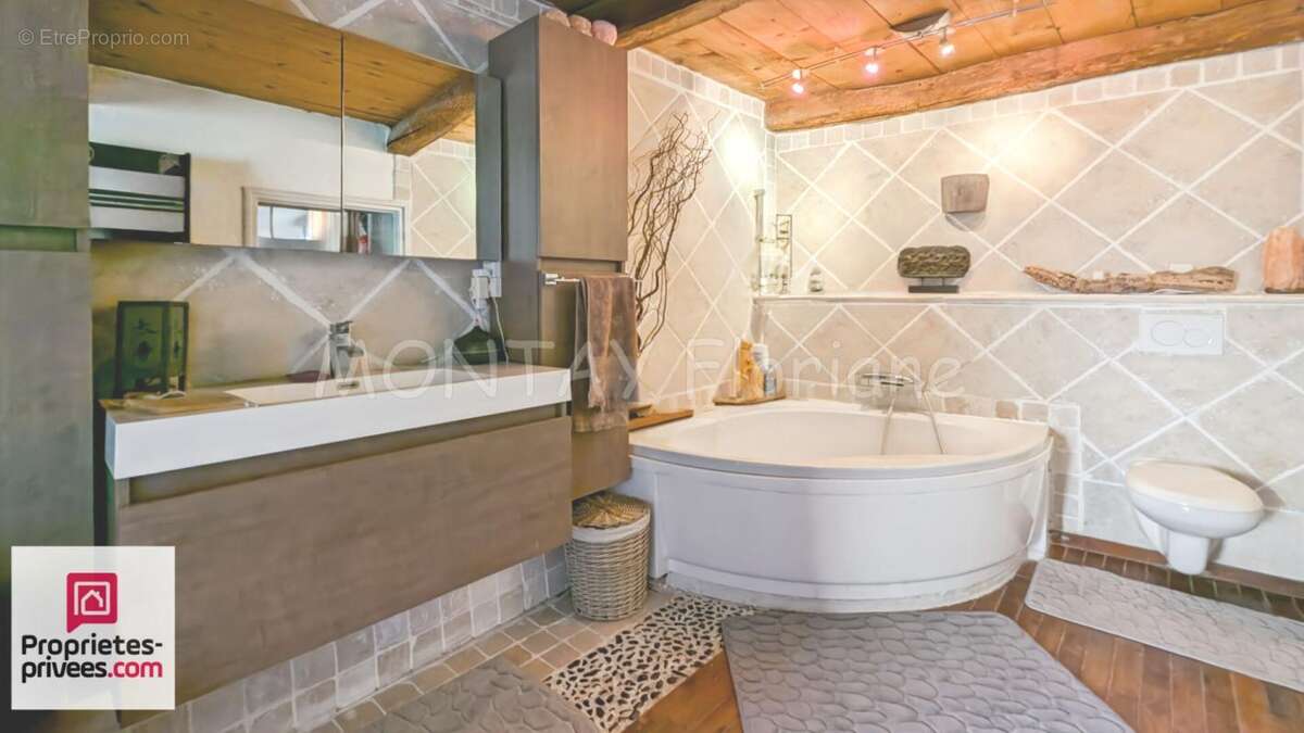 Maison à ROQUEBRUNE-SUR-ARGENS