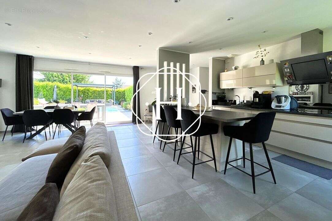 Maison à SAINT-DENIS-LES-BOURG