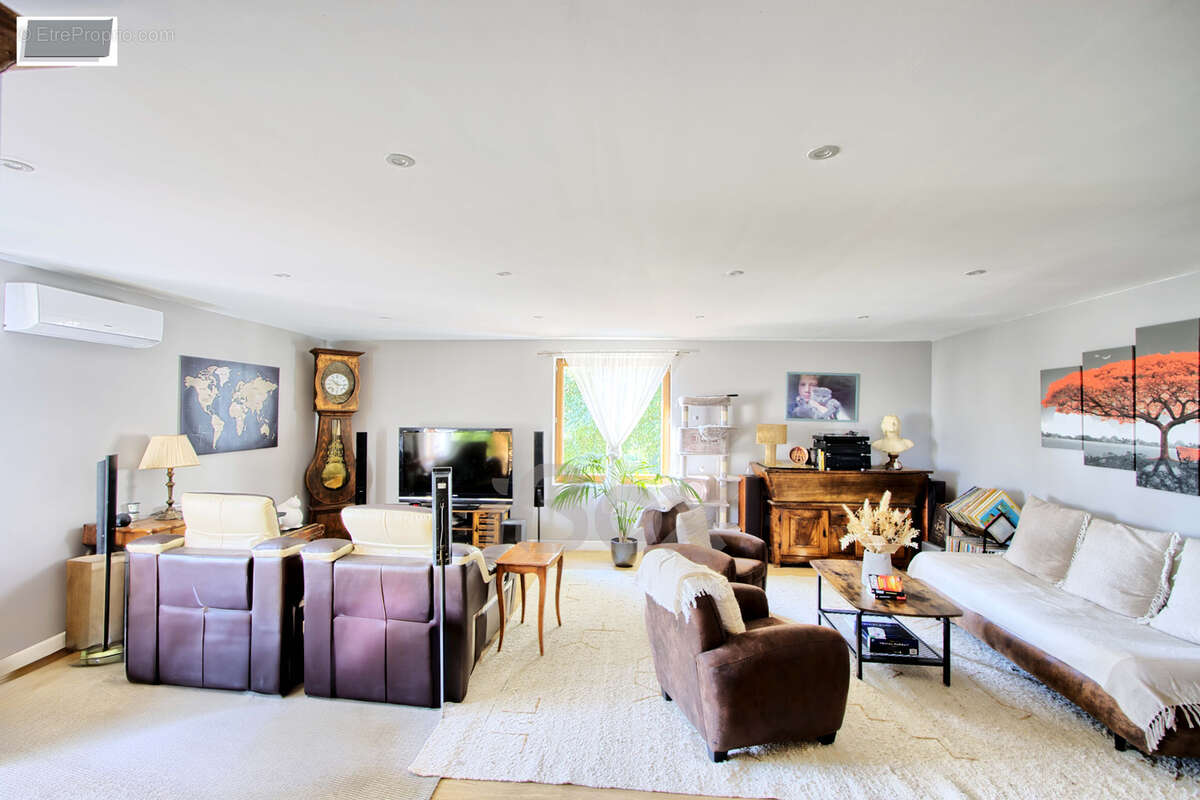 Appartement à SOLLIES-VILLE