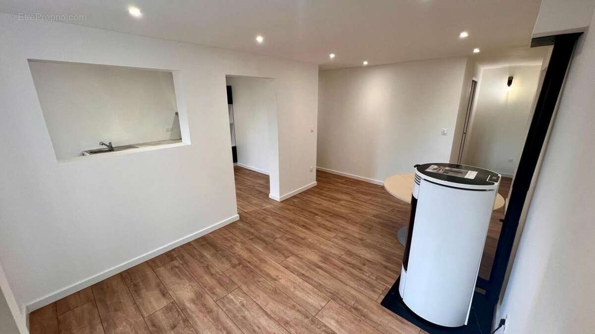 Appartement à ESPINASSES