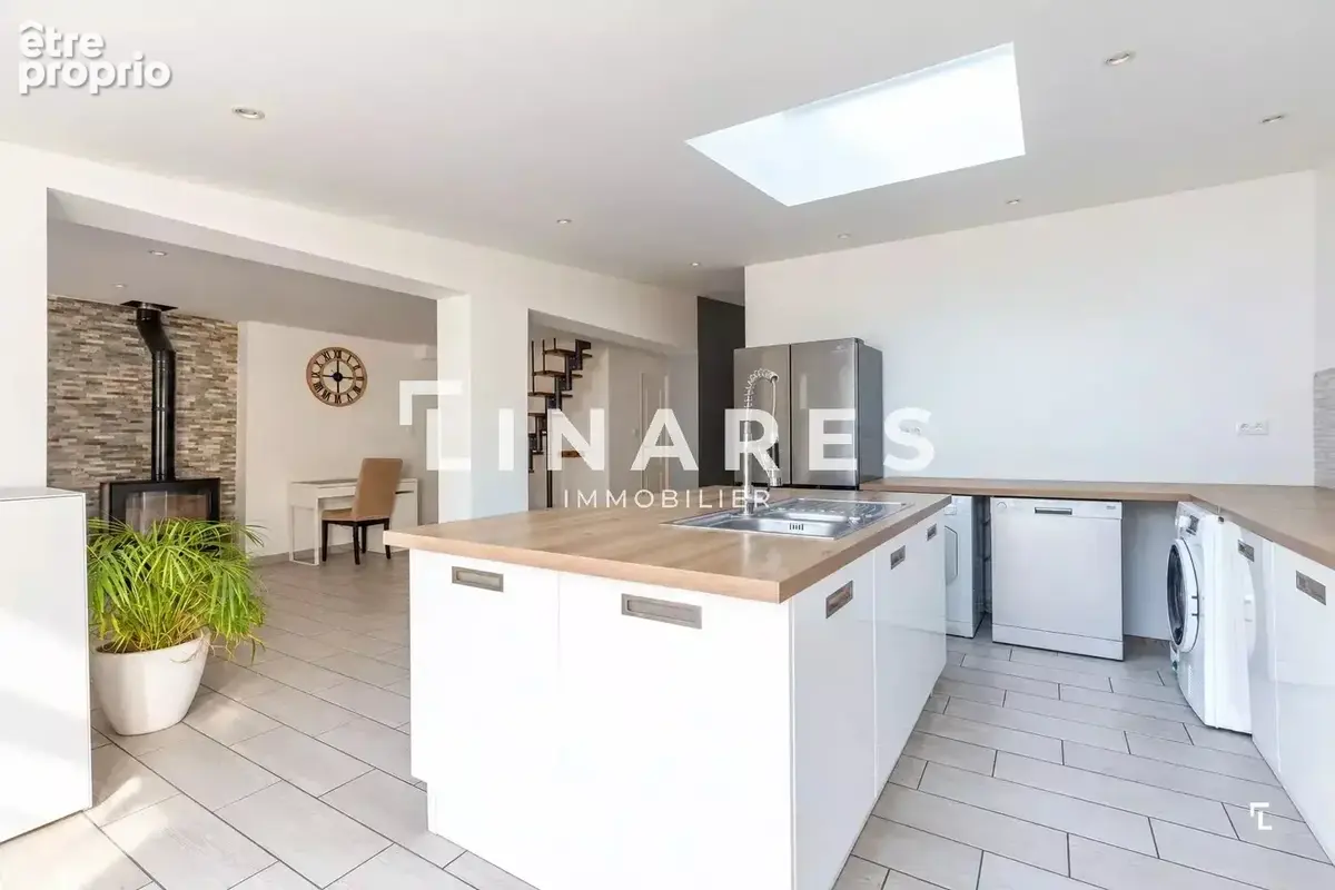 DOUBLE PERSPECTIVE -  Villa T4 de 117 m² + maison de ville T3 de 56 m² – deux places de parking – Jardin – Piscine – 13010 - photo 4