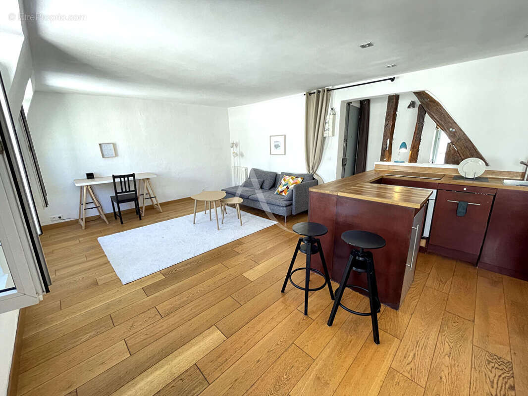 Appartement à PARIS-10E