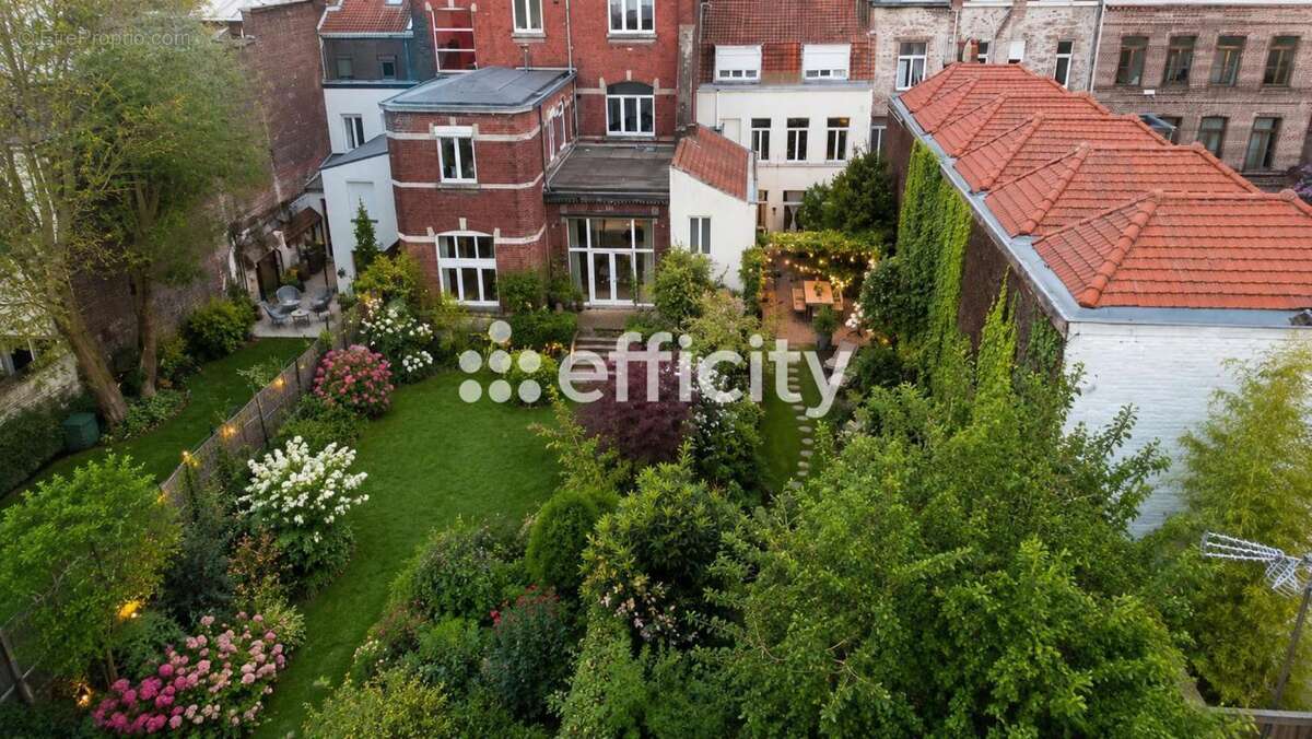 Maison 297 m² à Roubaix  - photo 3