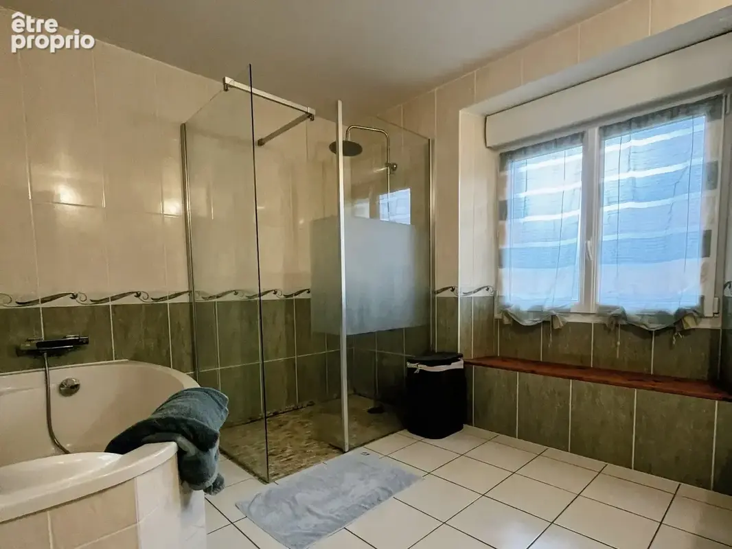 Au Cellier, maison rénovée 138 m2 - 6 pièces sur 4600m2 de terrain - photo 6