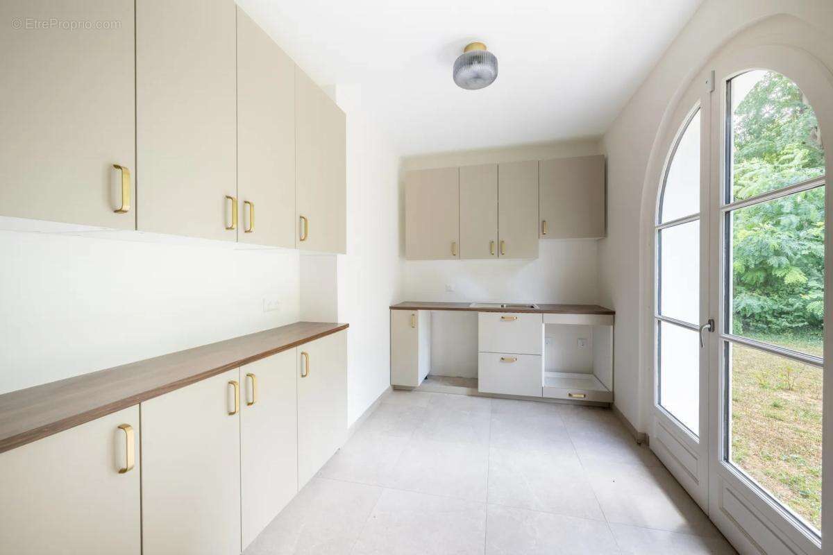 Maison de 10 pièces de 248 m² à Pontoise - photo 11