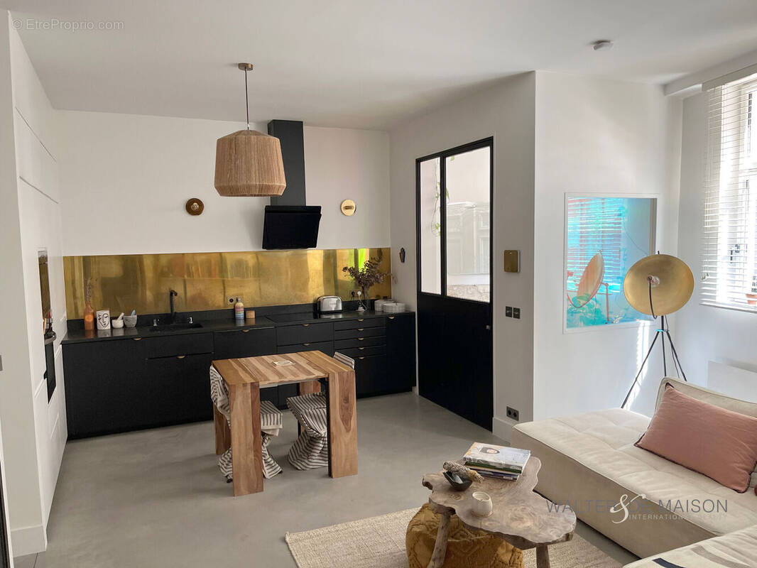 Appartement à PARIS-17E