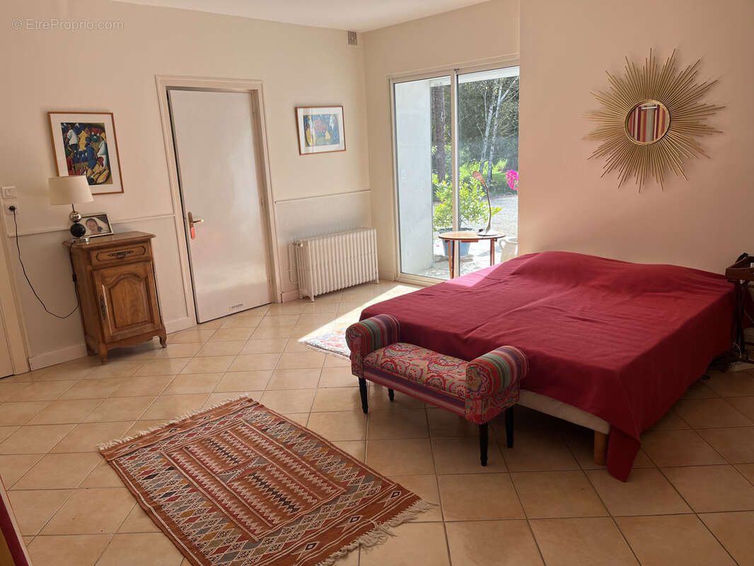 Maison à SAINT-LAURENT-DE-COGNAC