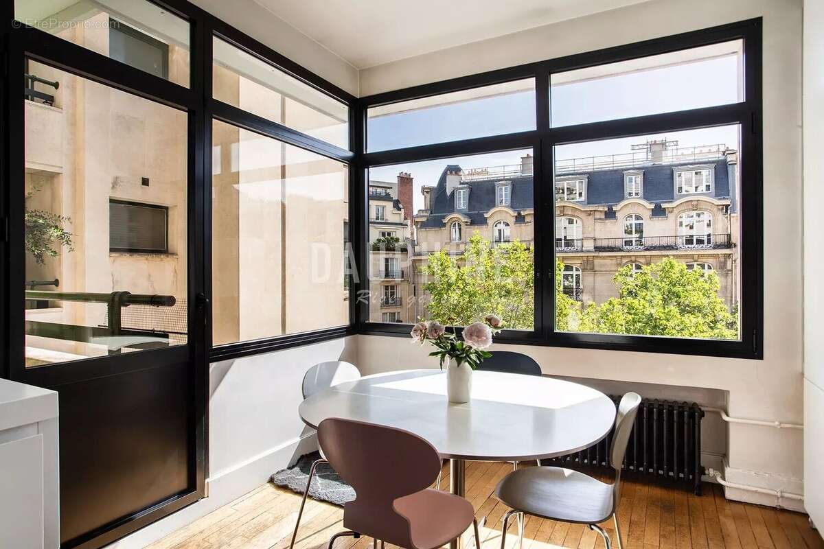 Appartement à PARIS-7E