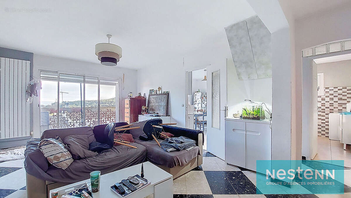 Appartement à SAINT-MITRE-LES-REMPARTS